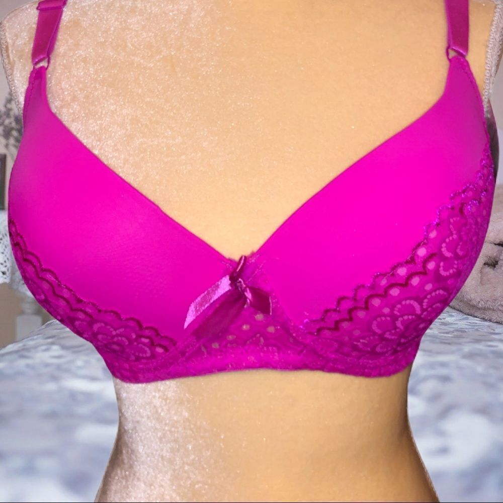 Emily Johnson pink lace bra nwt